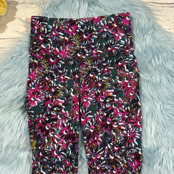 Lululemon Base Pace High-Rise Tight 28" *Brushed
Floral Electric Multi Nulux - Picture 7 of 10